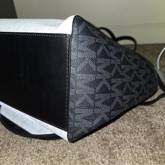 Michael Kors Monochrome Women's Tote, NWT - Picture 6 of 15